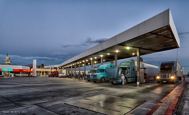 Trucks-filling-up-at-a-truckstop.jpg