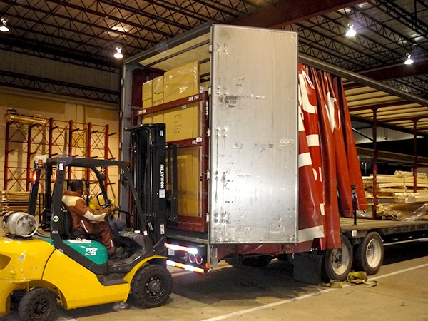 loading-a-curtainside-van