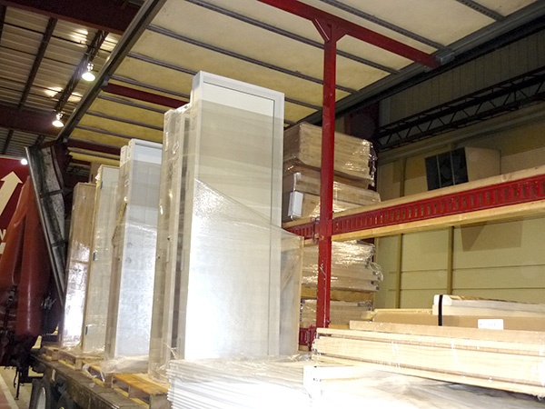 specialty-loading-on-a-curtainside-van